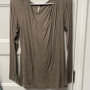 BKE v neck top
